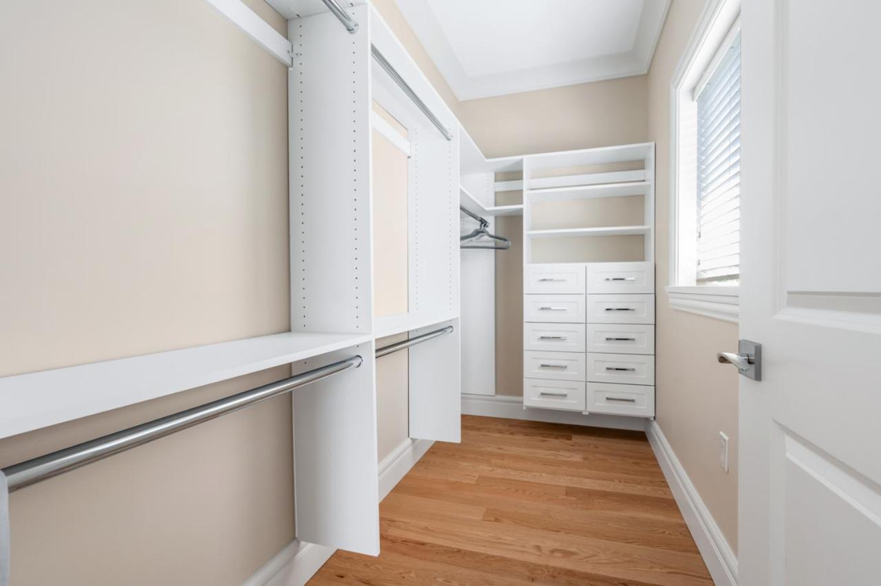 Vancouver Haven: Luxurious Private Bedroom Near Attractions Exterior foto